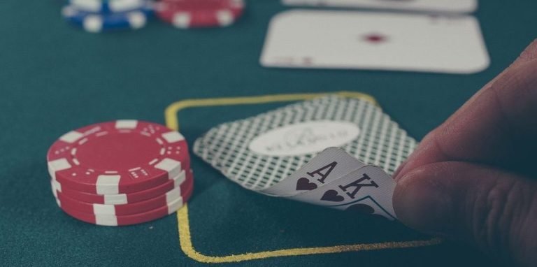 Opsi pembayaran digital di tiara4d Antarmuka aplikasi tiara4d menampilkan pilihan metode pembayaran DANA, GoPay, dan QRIS